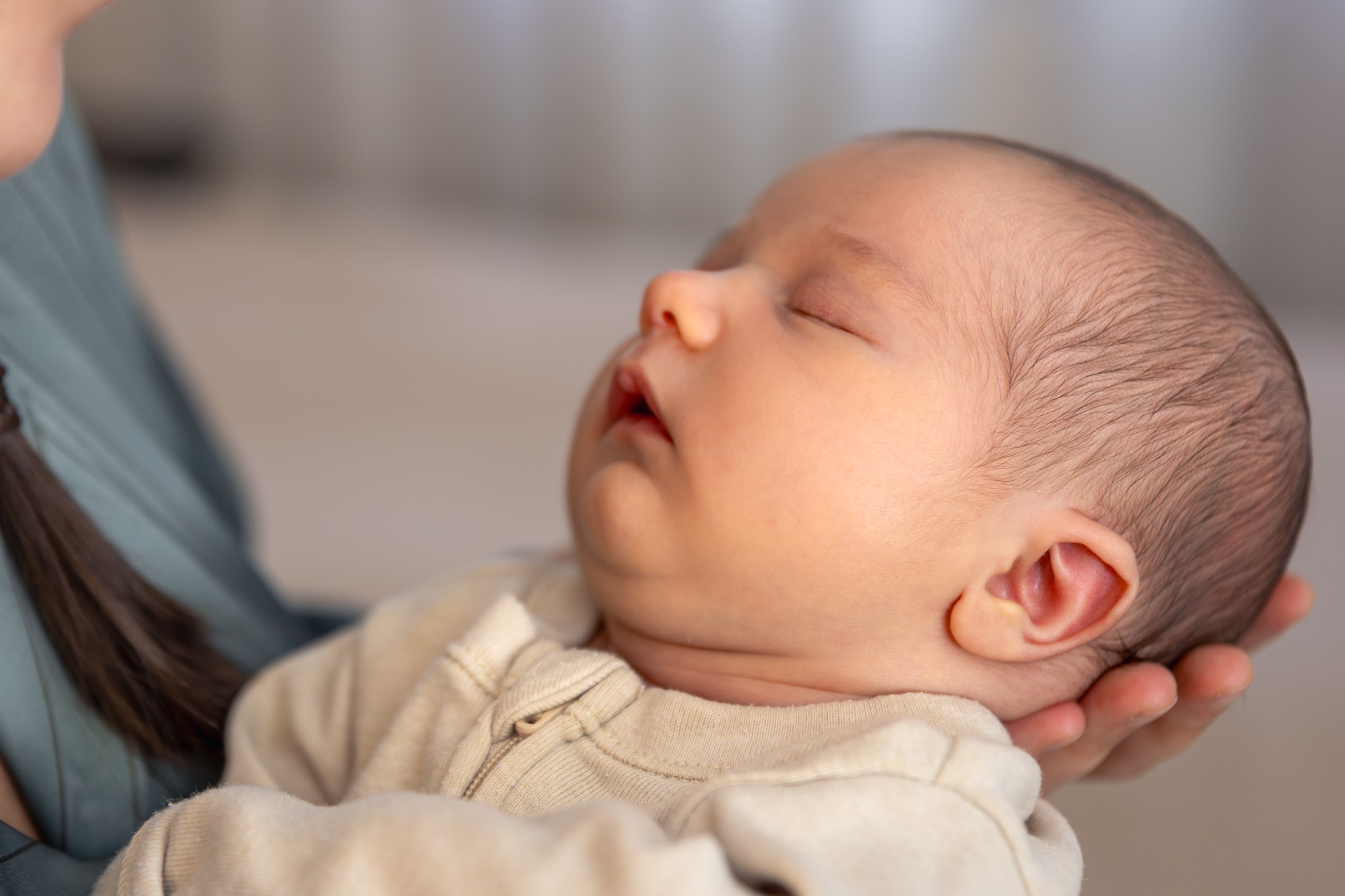 bayi tidur tengkurap, tips tidur bayi, risiko SIDS, usia tidur tengkurap, Bunda, si Kecil